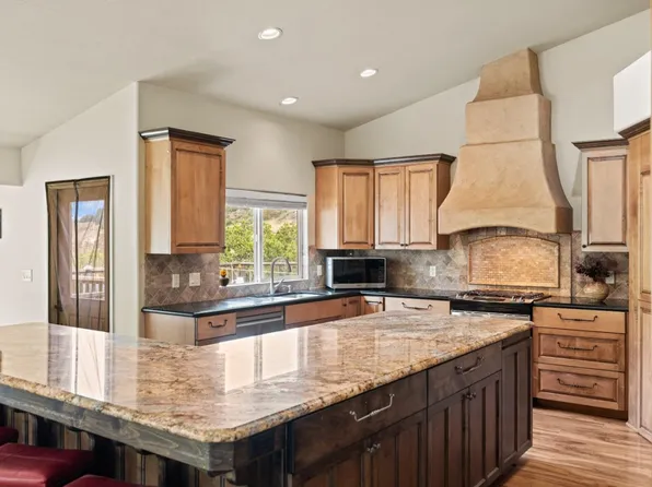 453 Corral De Tierra Rd, Salinas, CA 93908