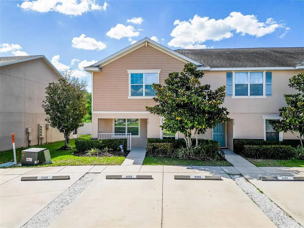3 bed, 2.5 bath, 1650 sqft, $2,200 — Photo 2
