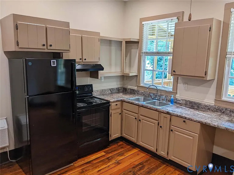 519 Grove Ave #B — Photo 4