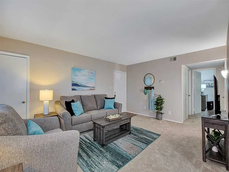 Ridgewood Club Apartments — Photo 7