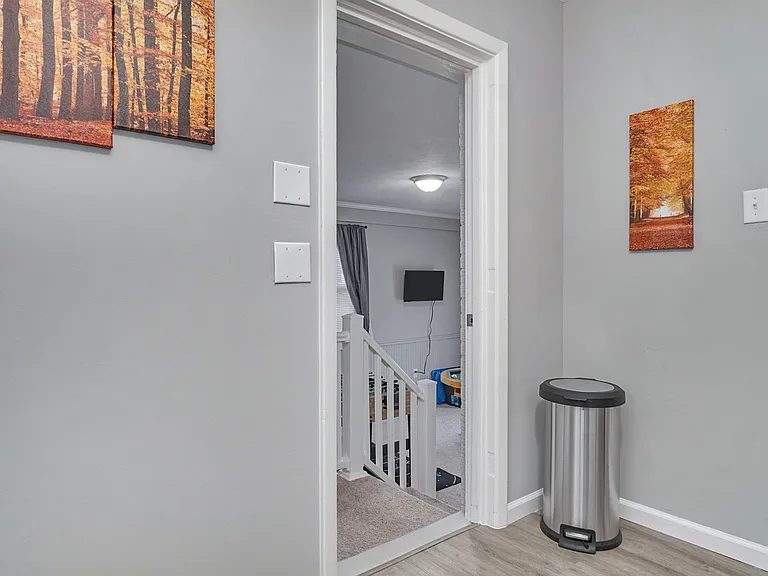 137 Woods Rd — Photo 6