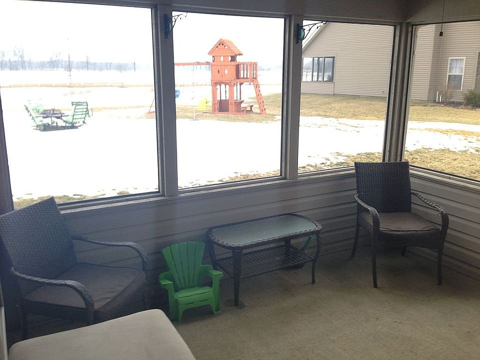 screened in back porch 