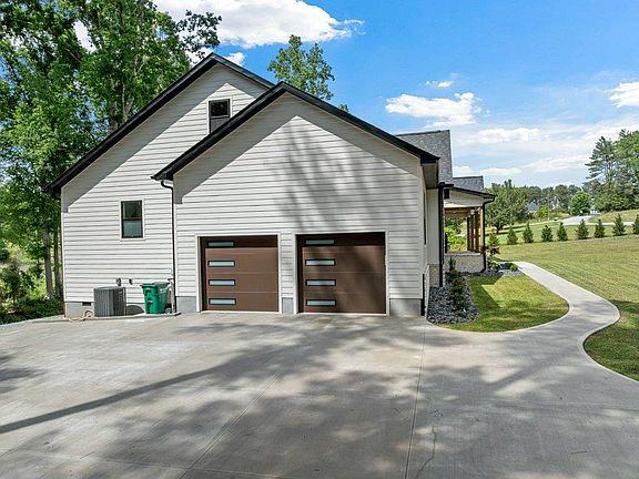 4th image of 112 Oakwood Dr