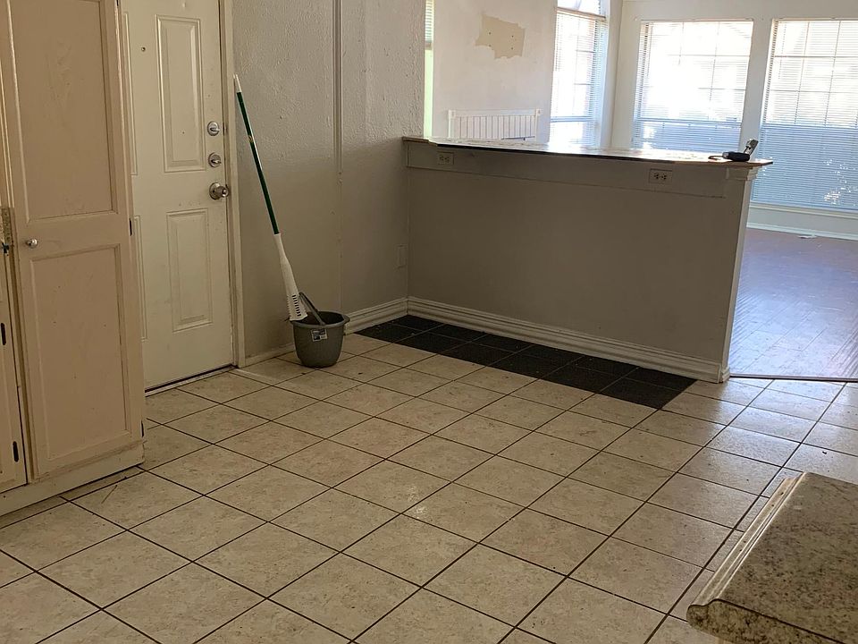 2nd image of 2604 Oak Bend Ln