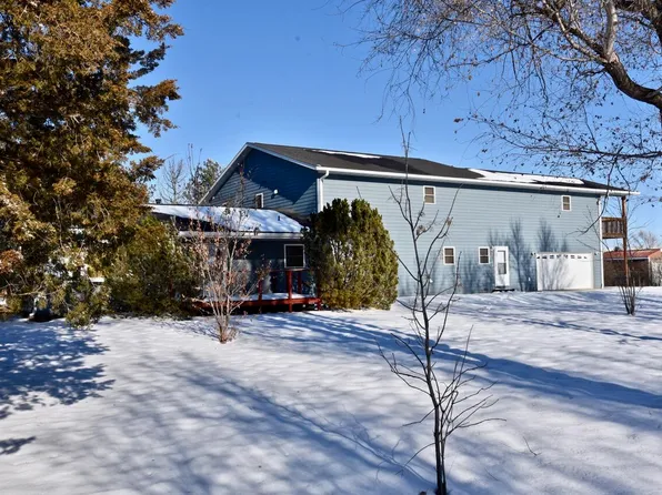 812 N Hughes St, Blunt, SD 57522