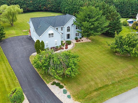 3rd image of 203 Deerfield Dr