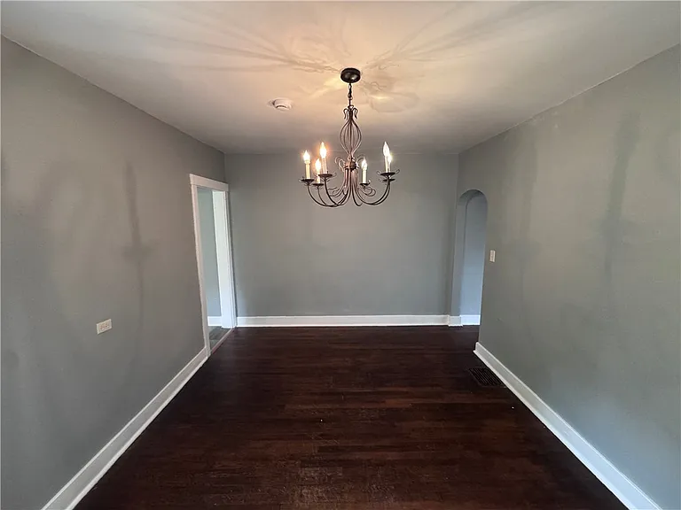 2733 Pyramid Ave — Photo 7