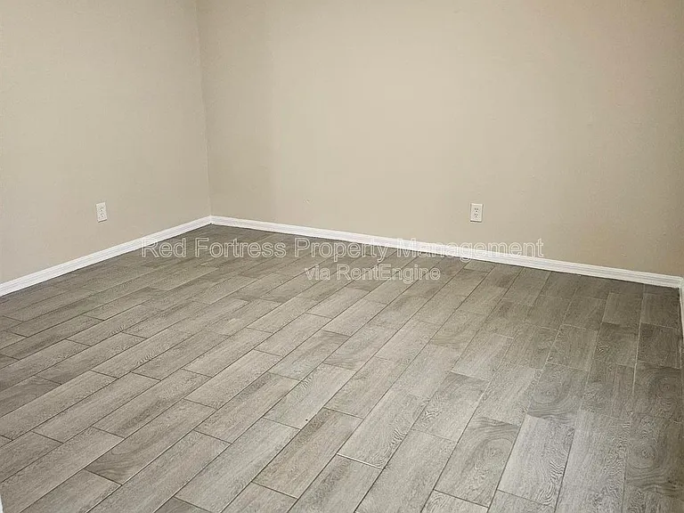 4514 Leonard Blvd S — Photo 6