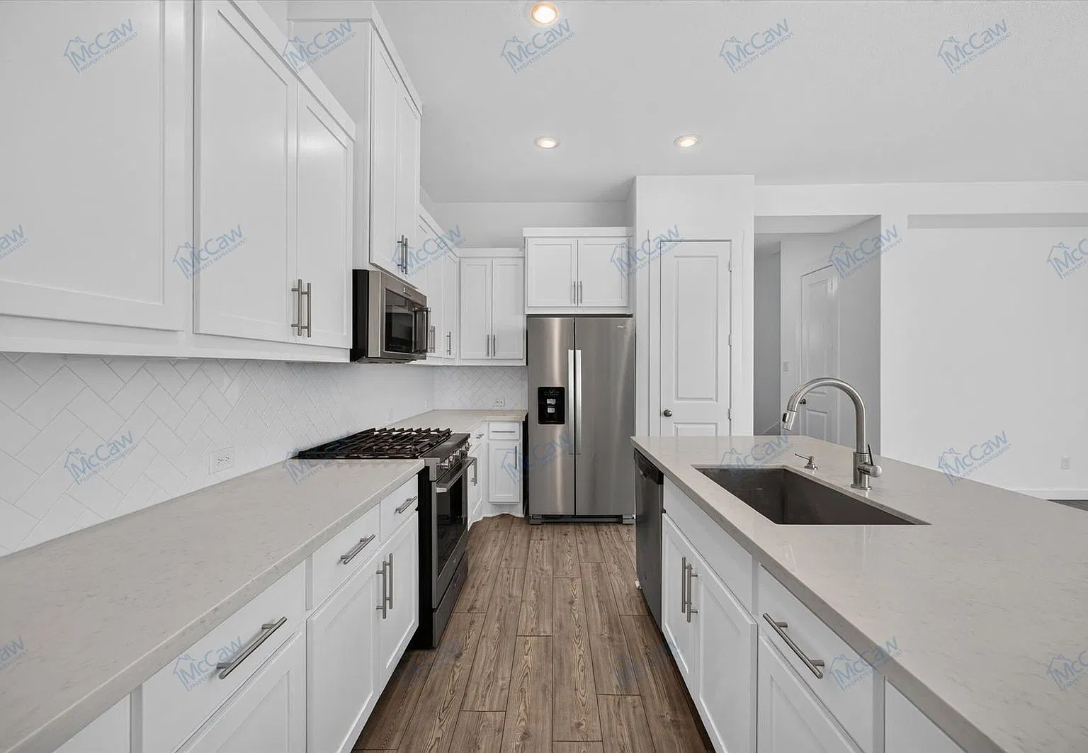 3 bed, 3.0 bath, 2071 sqft, $3,300 — Photo 4