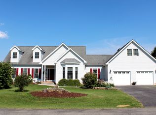 350 Grouse Knoll Ln, Summit Point, WV 25446