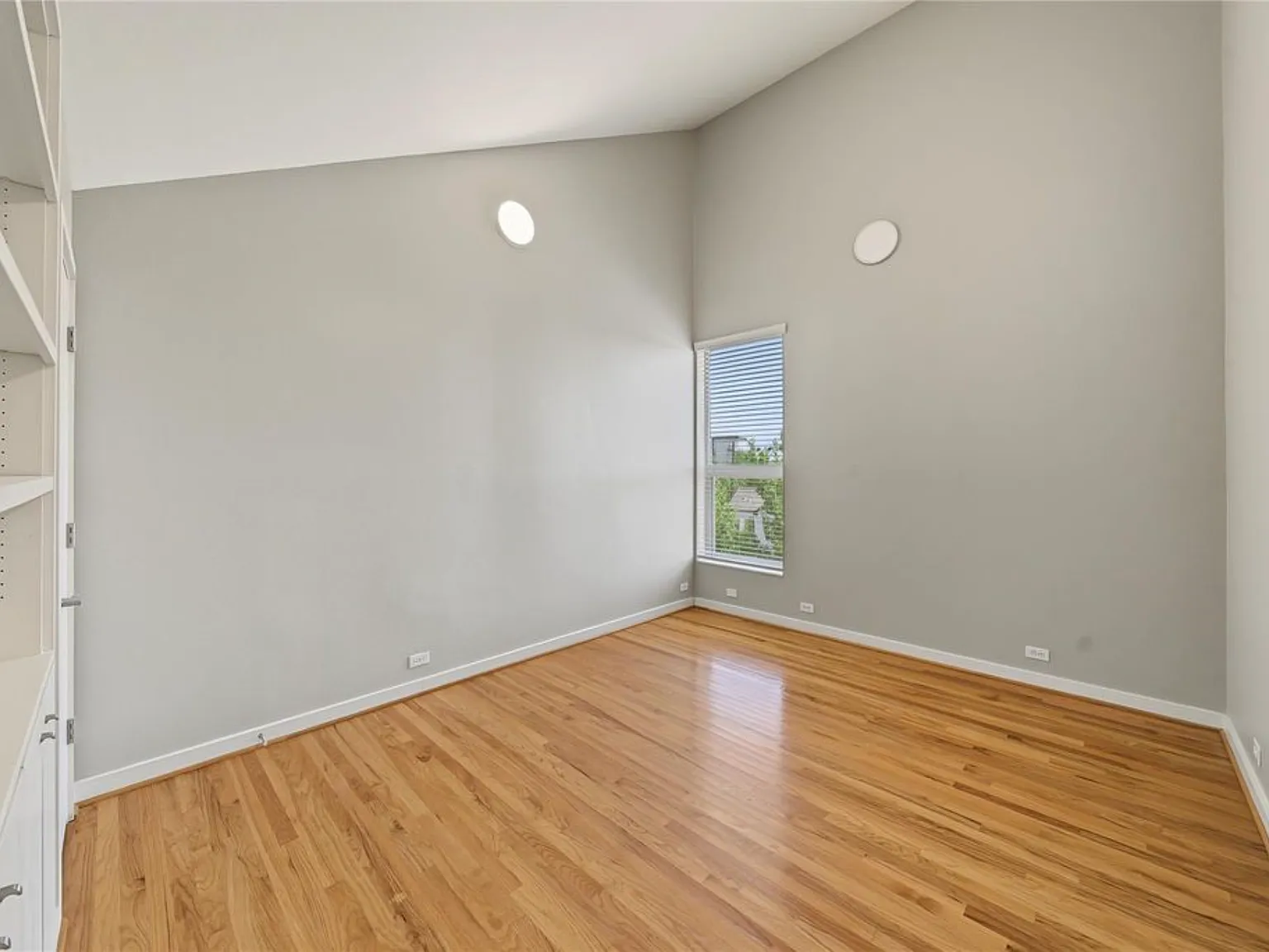 2 bed, 2.5 bath, 2000 sqft, $875 — Photo 1
