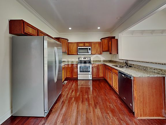 3rd image of 312 Madrid Dr