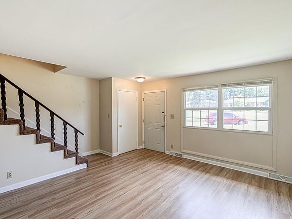 3rd image of 7103 Pinehurst Dr