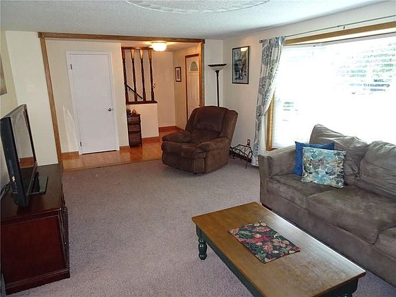 5th image of 888 Castlebar Dr