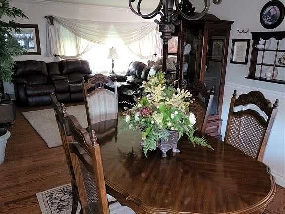 5th image of 2102 Highland Ave
