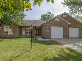 3105 Cherry Hills Dr, Champaign, IL