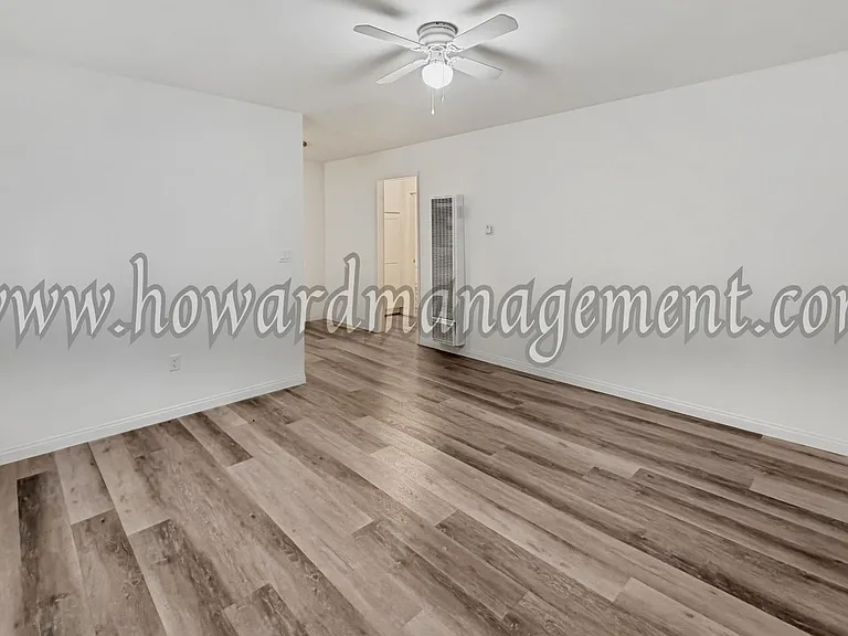 ** Move In Special** 4124 Grand View! Prime Location, All Vacancies Currently Offering 2 Week Fre... — Photo 6