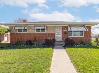 29012 Red Maple Dr, Warren, MI 48092