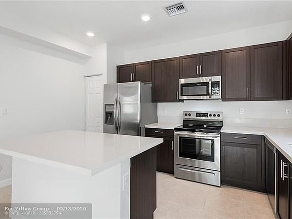 3rd image of 5892 Clydesdale Ct