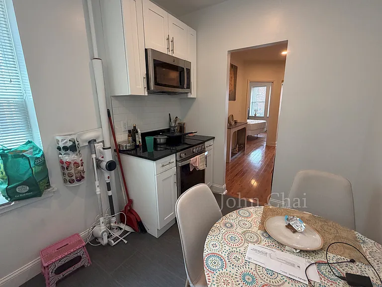 123 Sutherland Rd #E — Photo 32