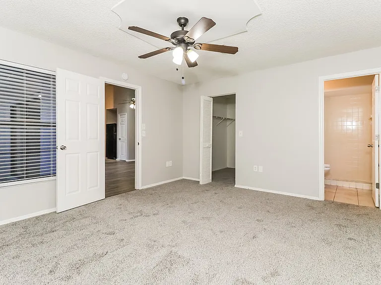 10935 Livingston Dr — Photo 10