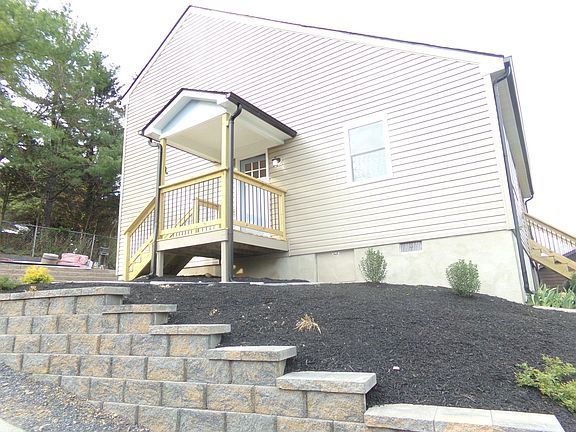 3rd image of 114 Woodys Pl