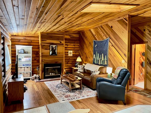 3rd image of 152 Johnston Ln