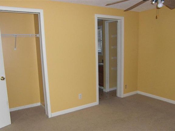 4th image of 8606 Division Ave NE