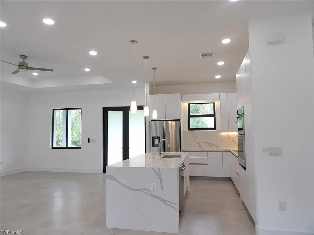 3 bed, 2.0 bath, 1904 sqft, $2,200 — Photo 4