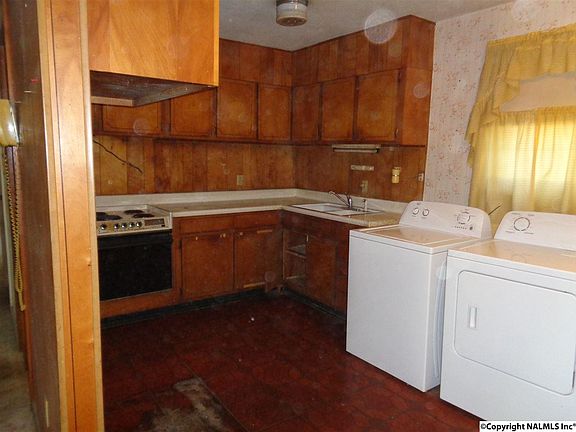 5th image of 3627 Marymont Dr NW