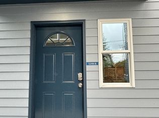 5249 11th Ave NE #B, Seattle, WA 98105