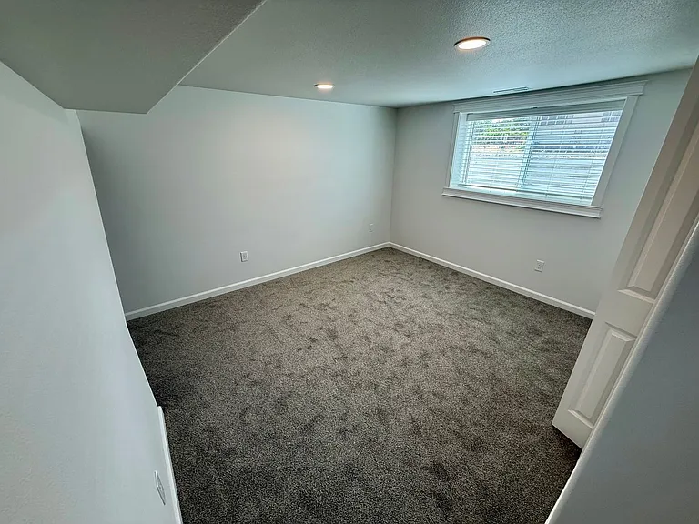 1329 Elm St — Photo 36