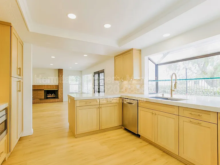 28142 Ambar — Photo 5
