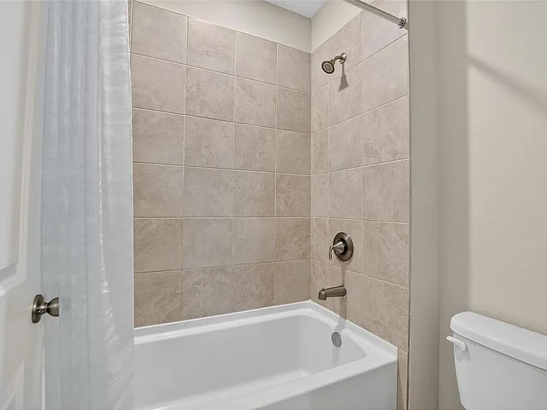 2546 Warren Acres Blvd — Photo 58