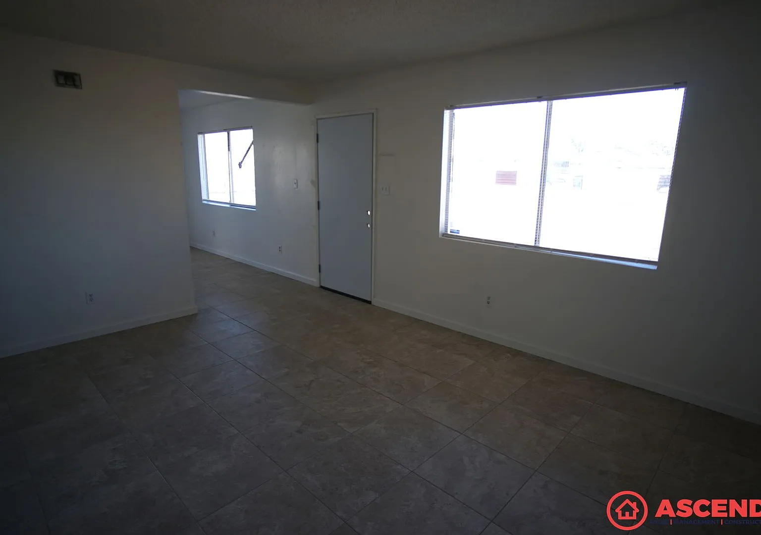209 E. Warren Ave — Photo 3
