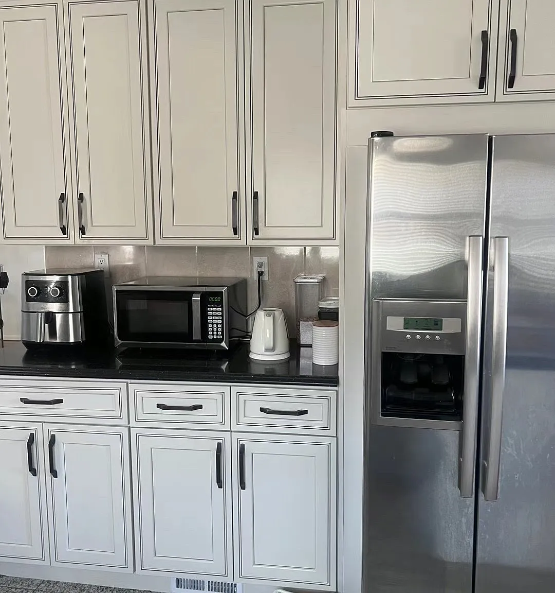3 bed, 1300 sqft, $3,600 — Photo 2