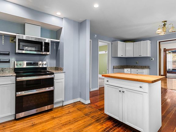 4th image of 557 Saline St