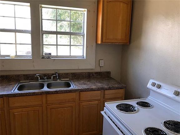2nd image of 9127 Palmetto St
