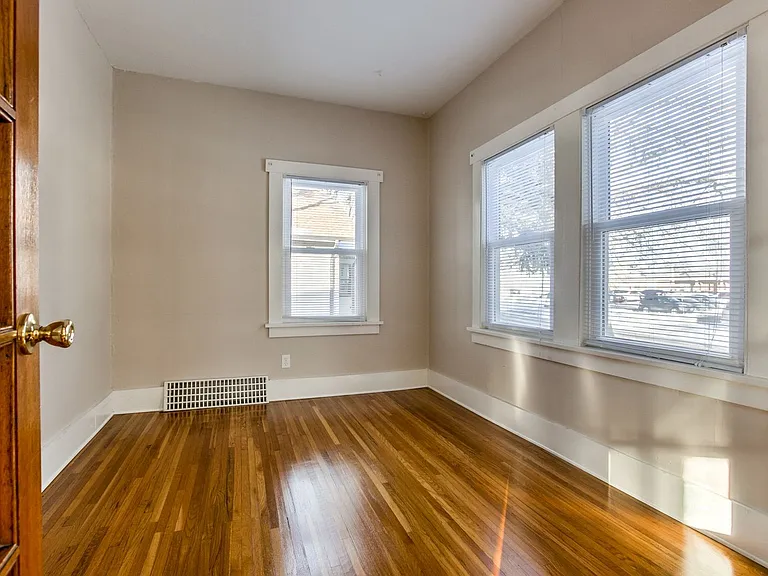 4859 Calvert St — Photo 10