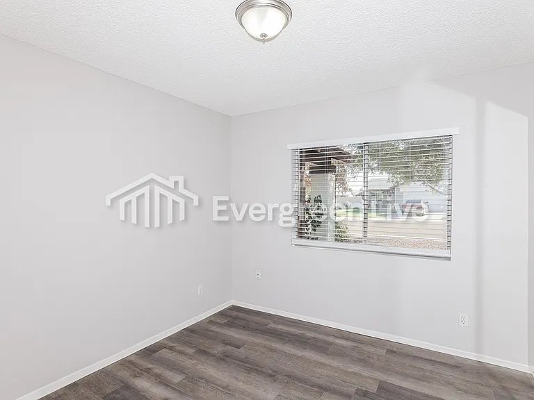 6604 W Christy Dr — Photo 15