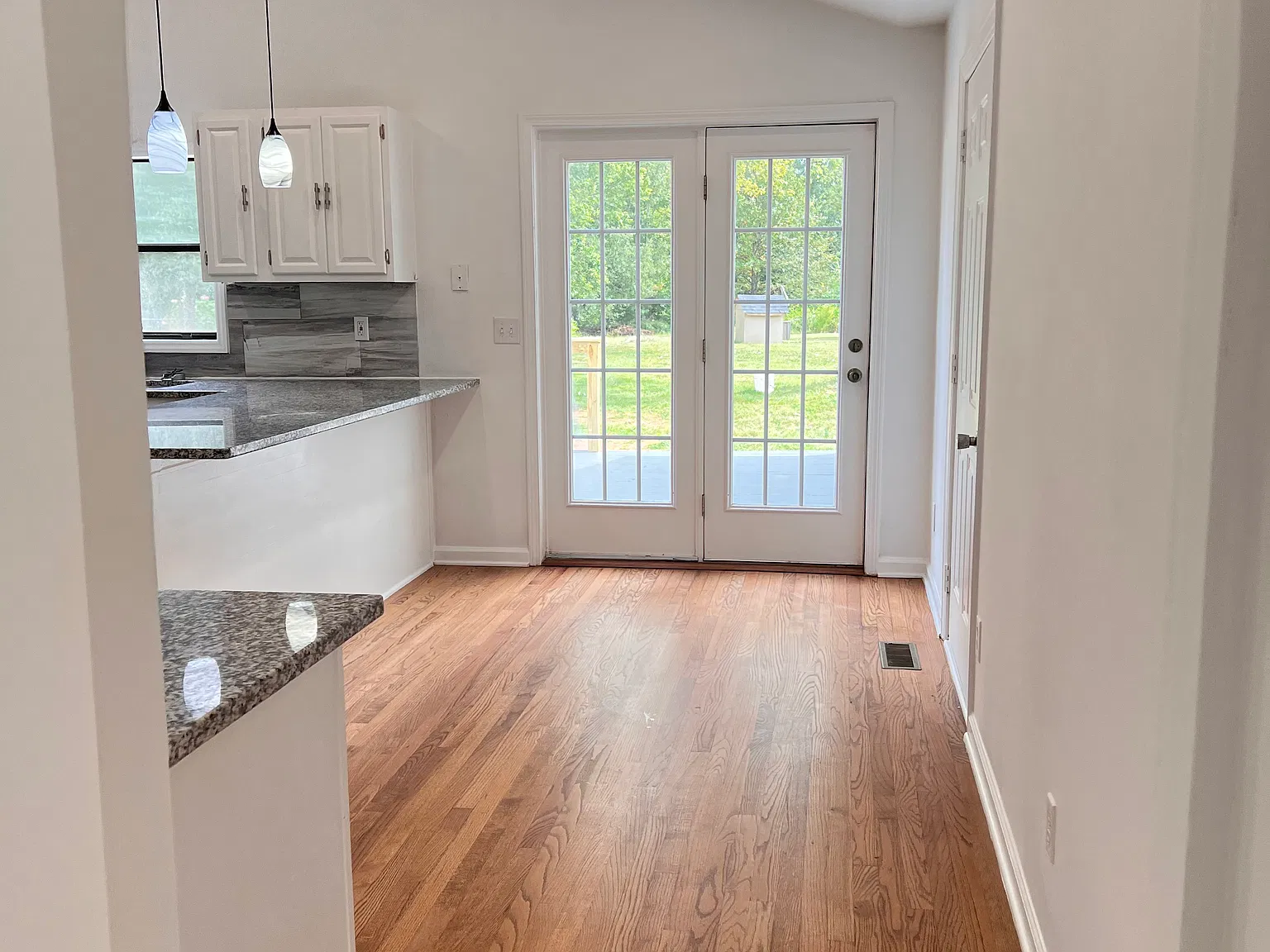 3 bed, 1429 sqft, $2,400 — Photo 4