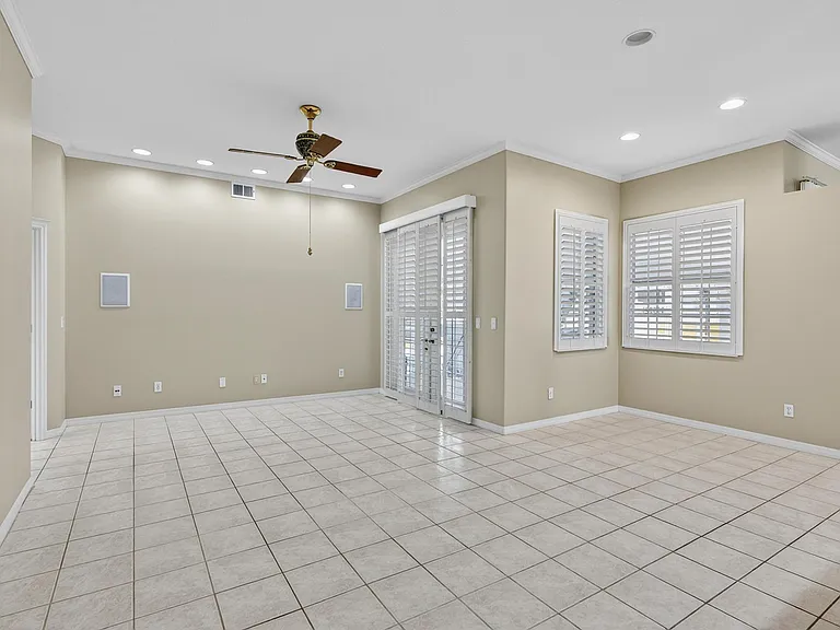 20 Woodford Ln — Photo 46