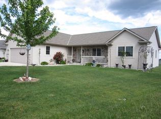 291 Thurow Dr, Oconomowoc, WI 53066