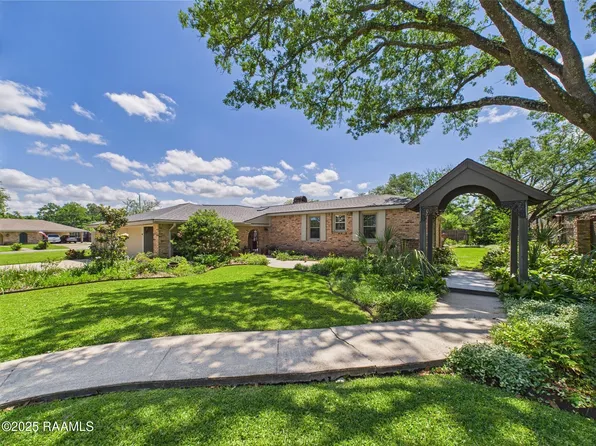 210 Brushwood Dr, Lafayette, LA 70503