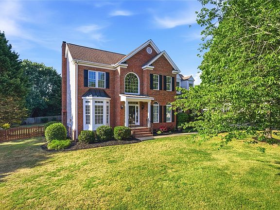 2nd image of 122 Century Oaks Dr