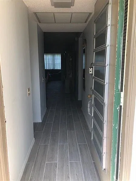 2 bed, 2.0 bath, 962 sqft, $2,400 — Photo 2