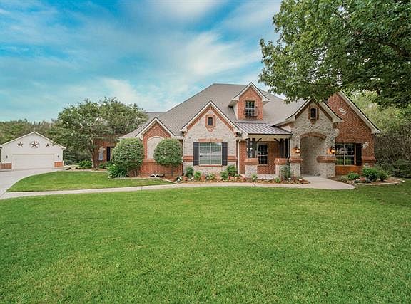 2nd image of 8016 Woodcreek Cir