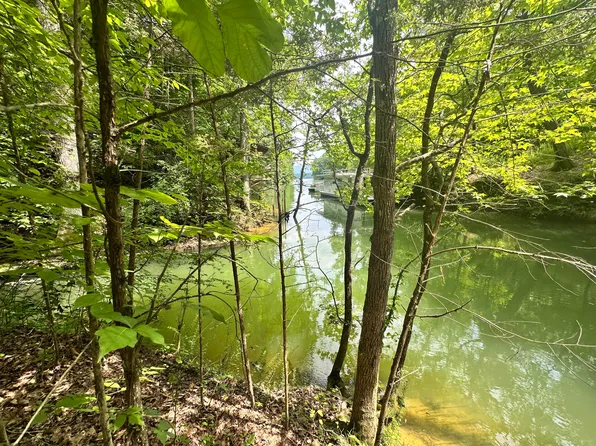 8 Woods Ridge Rd, Dandridge, TN 37725