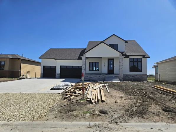 1207 W Lakeway Ct, Andover, KS 67002