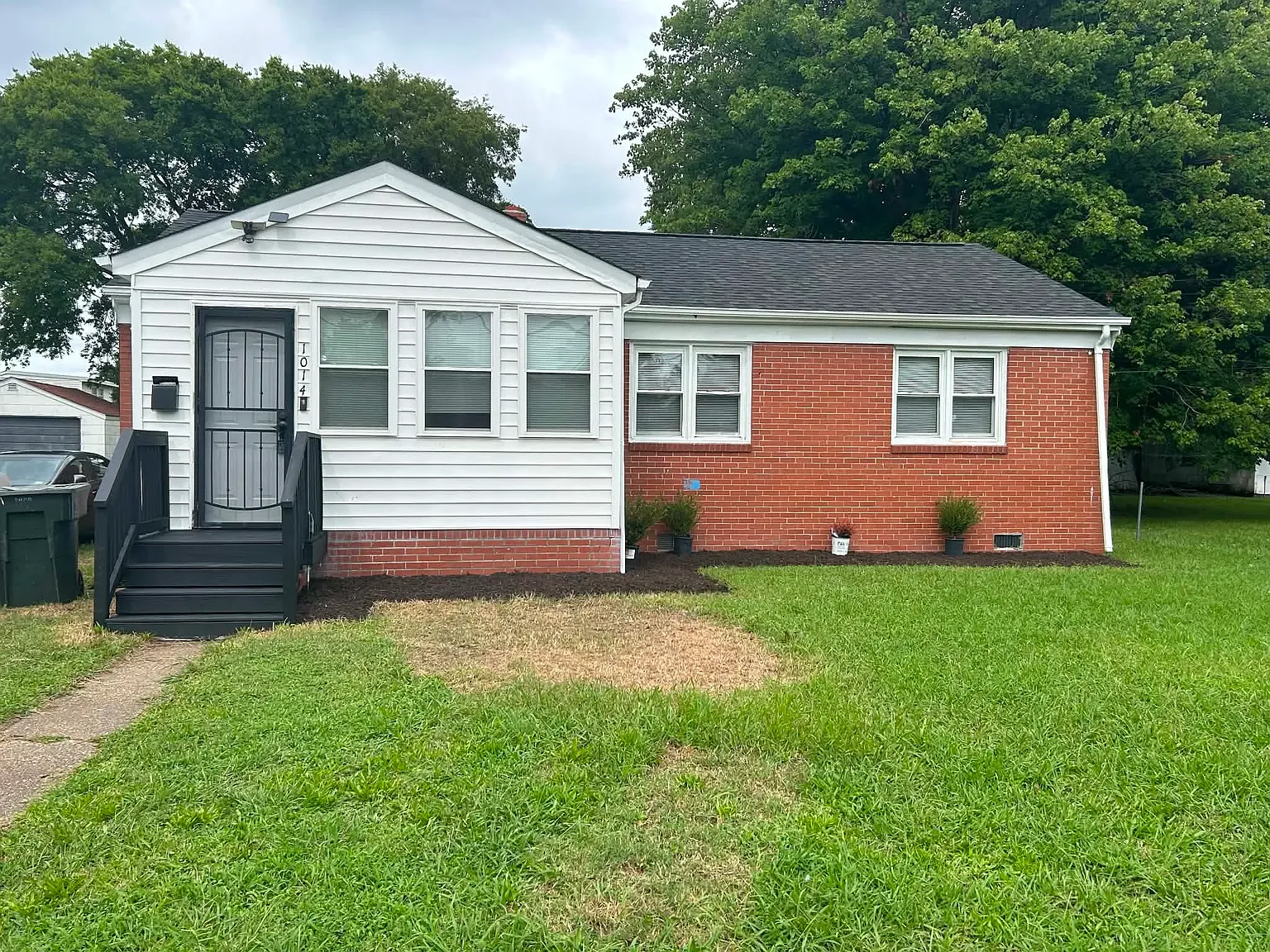 3 bed, 1055 sqft, $2,350 — Photo 1